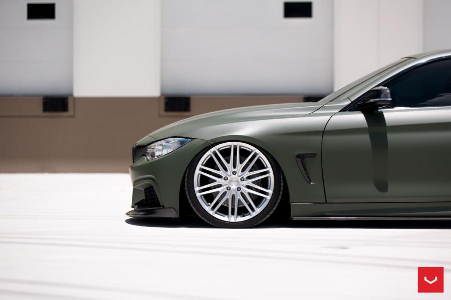 Детали экстерьера BMW M4 Coupe on Vossen Wheels (VFS4) 2017 года  (фото 30 из 46)